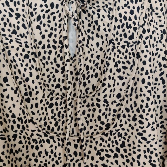 SHEIN Women's Blouse Size M Tiered Tan Black Leopard Cheetah Print Casual Modest - Picture 3 of 10